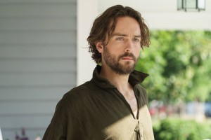 SLEEPY HOLLOW: Ichabod Crane (Tom Mison) in the ÒWhispers In The DarkÓ episode of SLEEPY HOLLOW airing Thursday, Oct. 8 (9:00-10:00 PM ET/PT) on FOX. ©2015 Fox Broadcasting Co. CR: Tina Rowden/FOX