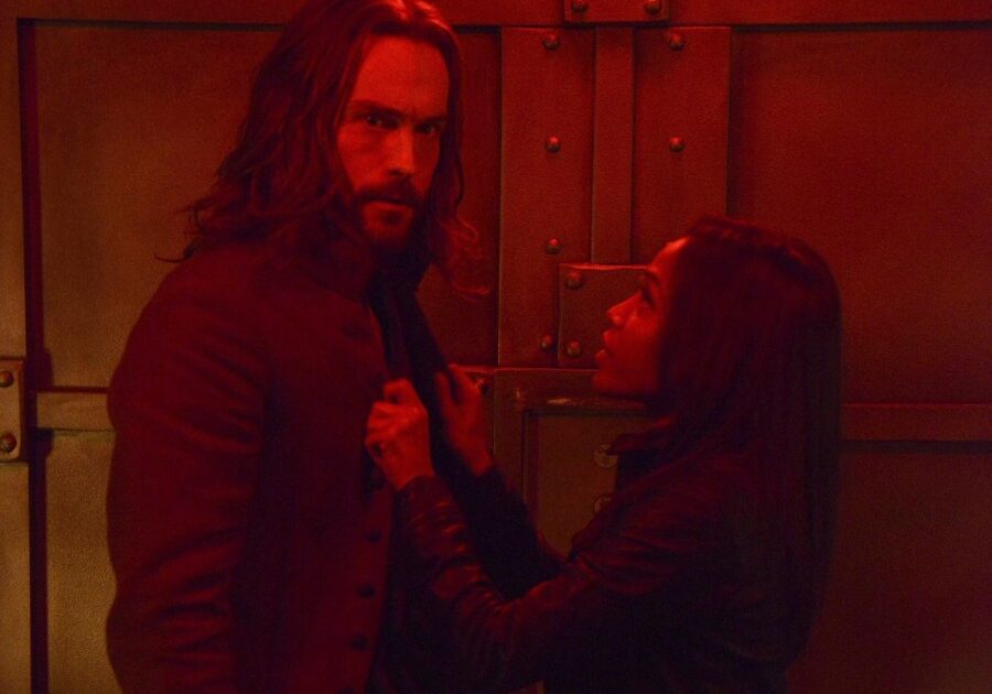 SLEEPY HOLLOW: Ichabod (Tom Mison, L) and Abbie (Nicole Beharie, R) track down new evil in the "Kali Yuga" episode of SLEEPY HOLLOW airing Monday, Jan. 26 (9:00-10:00 PM ET/PT) on FOX. ©2014 Fox Broadcasting Co. CR: Brownie Harris/FOX