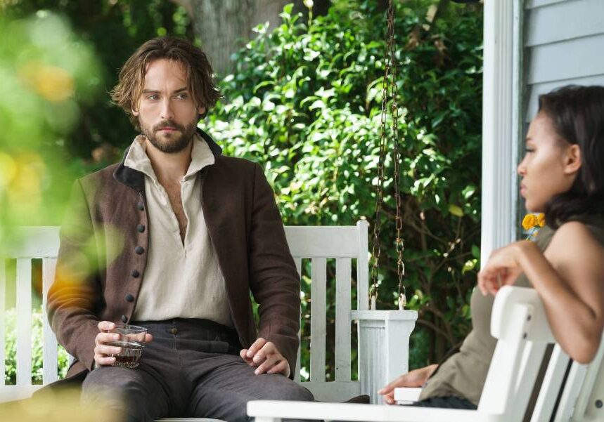 SLEEPY HOLLOW: Ichabod Crane (Tom Mison) and Abbie (Nicole Beharie) in the ÒWhispers In The DarkÓ episode of SLEEPY HOLLOW airing Thursday, Oct. 8 (9:00-10:00 PM ET/PT) on FOX.  ©2015 Fox Broadcasting Co. CR: Tina Rowden/FOX